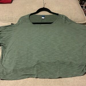 Green old navy t-shirt